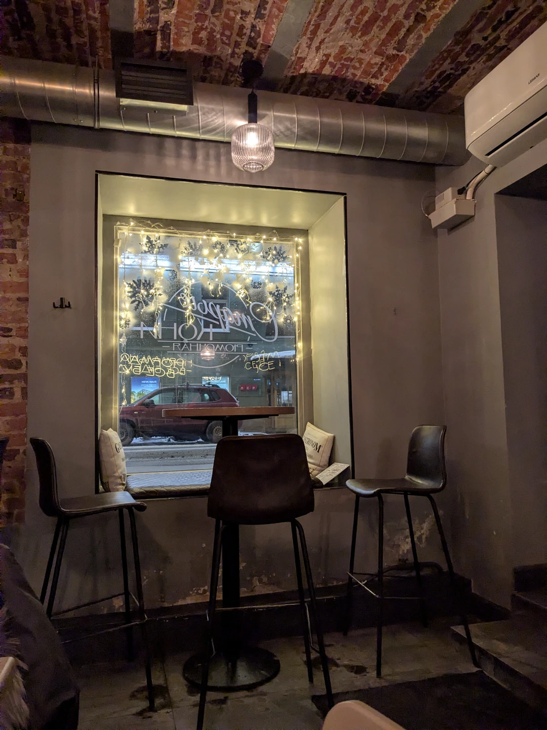 Экскурсия нам очень понравилась! Как раз искали такую необычную, запоминающуюся, оригинальную. У нас был гид Андрей