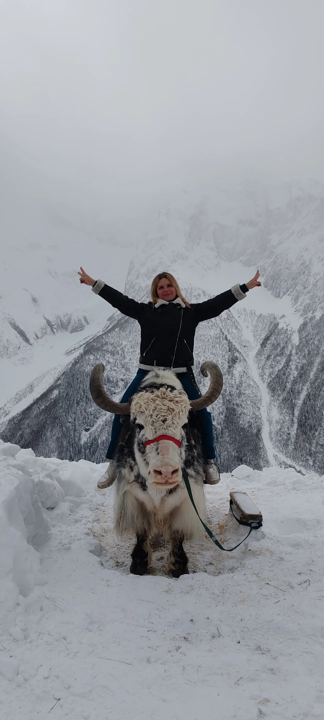 Вчера вернулись с экскурсии на Домбай. Все прошло отлично 👌 Гид Иван был великолепен. Это настоящий