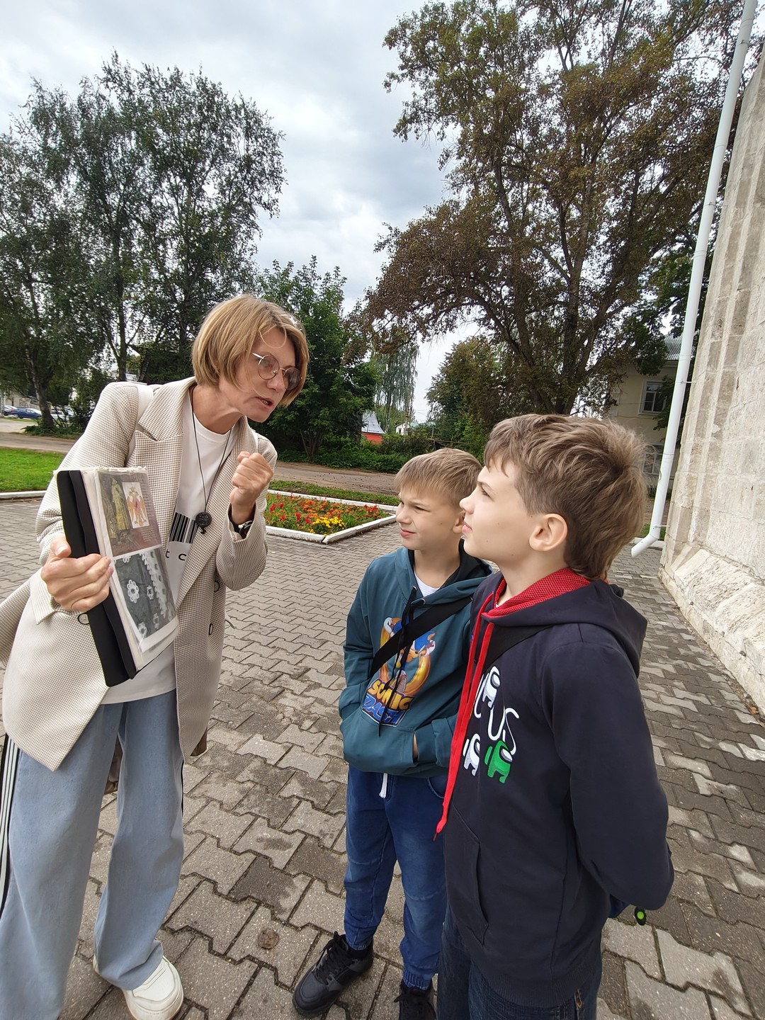 Отличная экскурсия для семей с детьми. Помимо рассказа об истории города в программу включены загадки, старинные