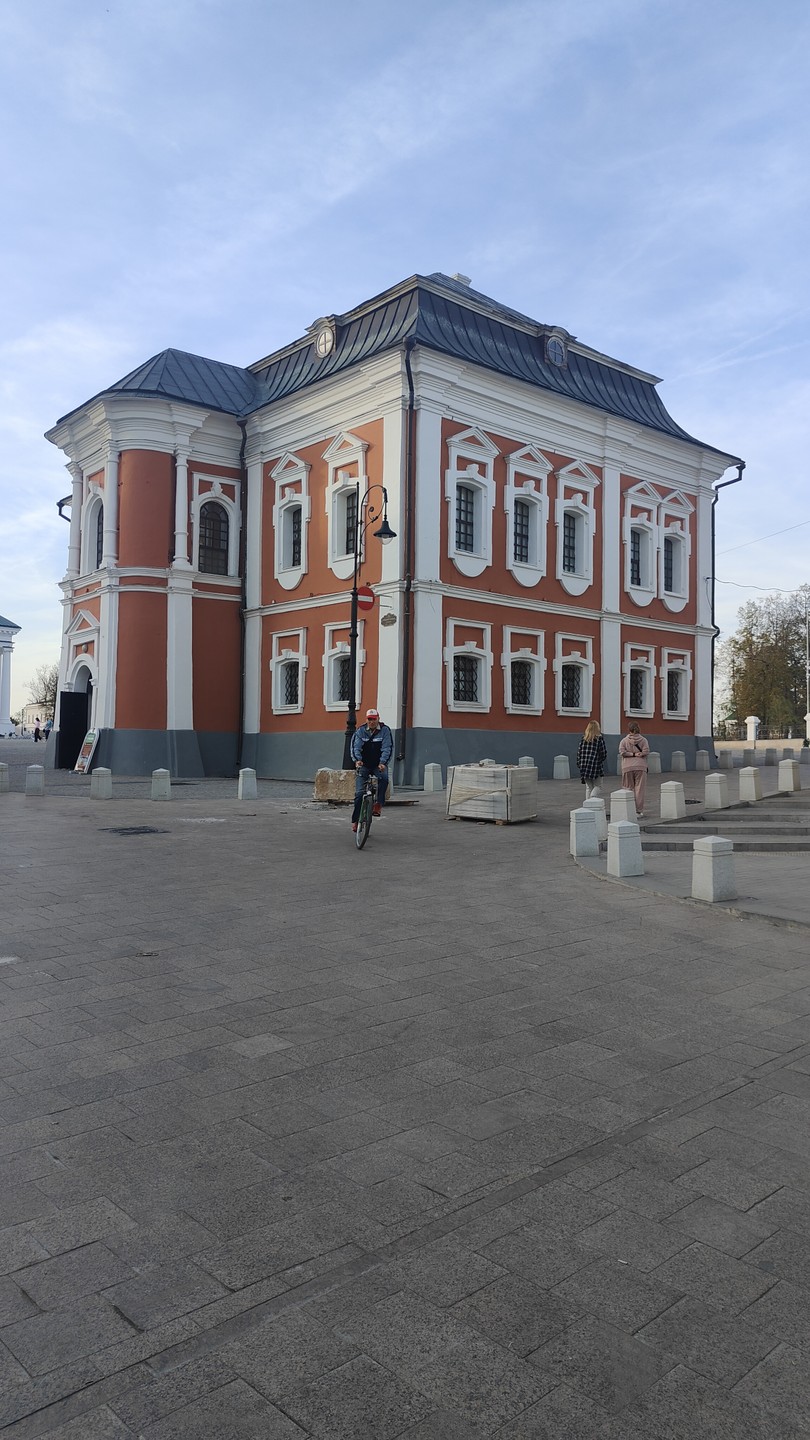 Очень интересно подобран маршрут, в одной экскурсии можно узнать о знаменитых литераторах живших в Арзамасе, меценатах,