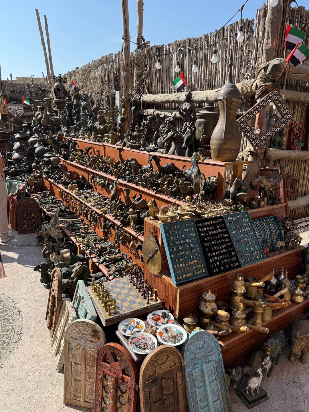 Прогулялись с Максимом по старому Дубаю. Прошлись по улочкам, где начиналась история, посетили музей кофе, прокатились