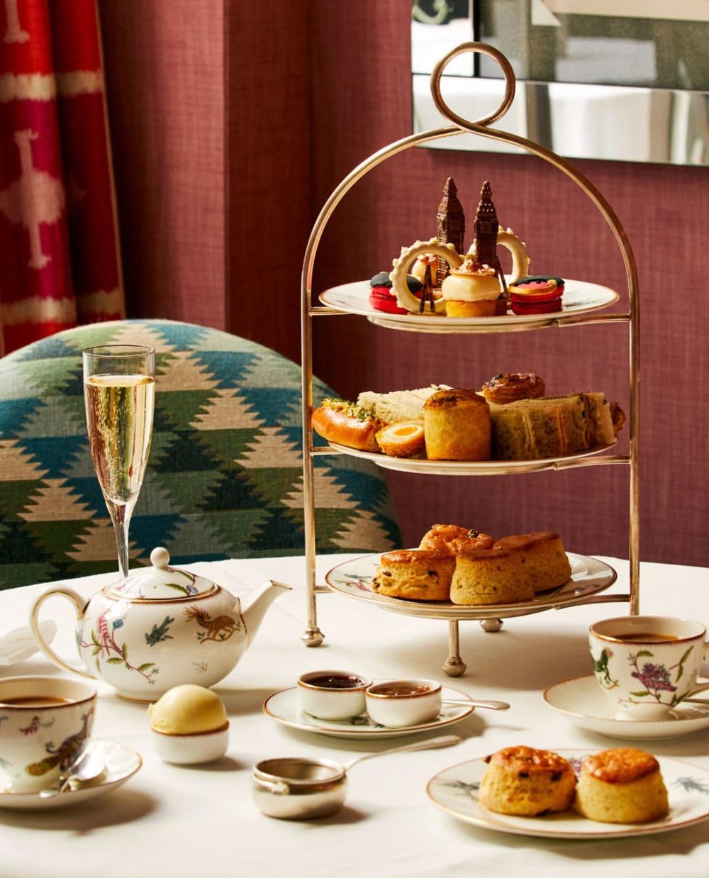 Главное изображение экскурсии - Afternoon tea: фотопрогулка и изысканное английское чаепитие