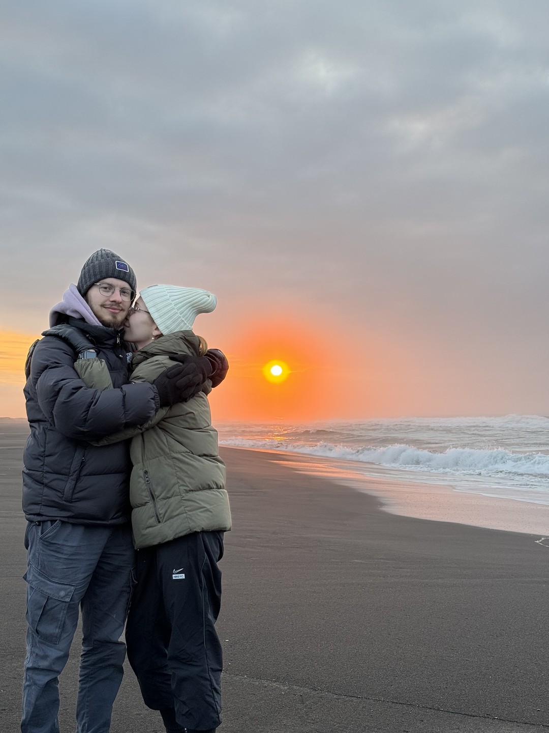 Хотим поделиться своими впечатлениями от экскурсии на Халактырский пляж, где мы с мужем встретили рассвет!
