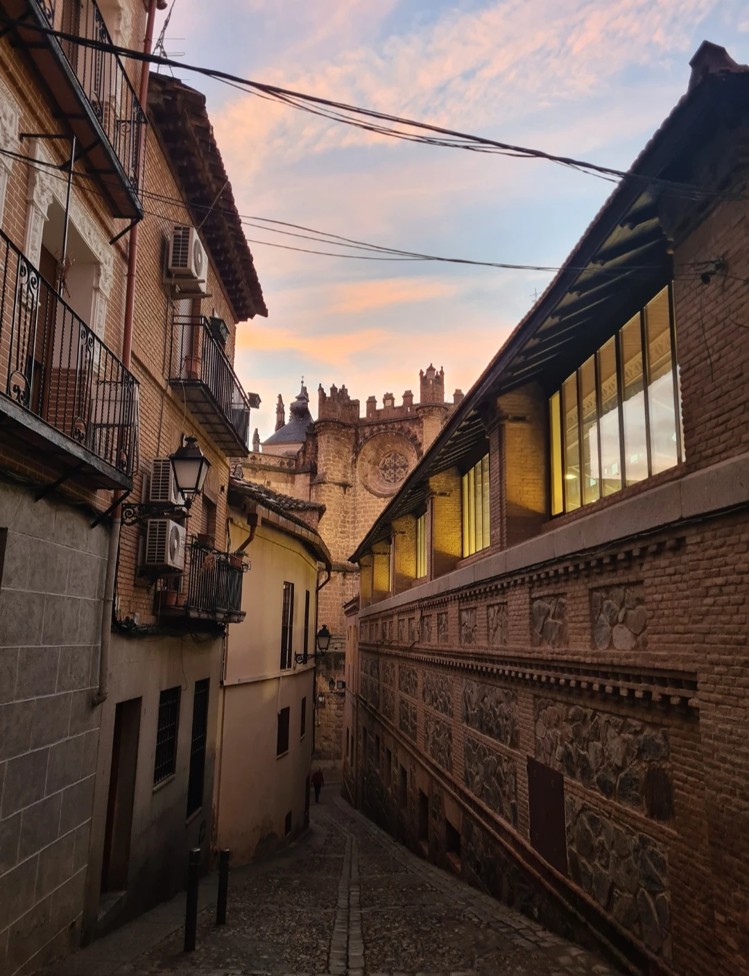 Прекрасная экскурсия по бывшей столице Испанской империи. Даже несмотря на небольшой дождик, наша прогулка прошла замечательно!