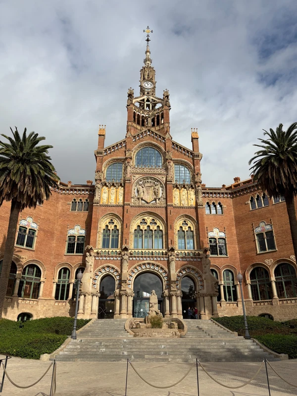 Госпиталь Сан-Пау в Барселоне: жемчужина каталонского модерна