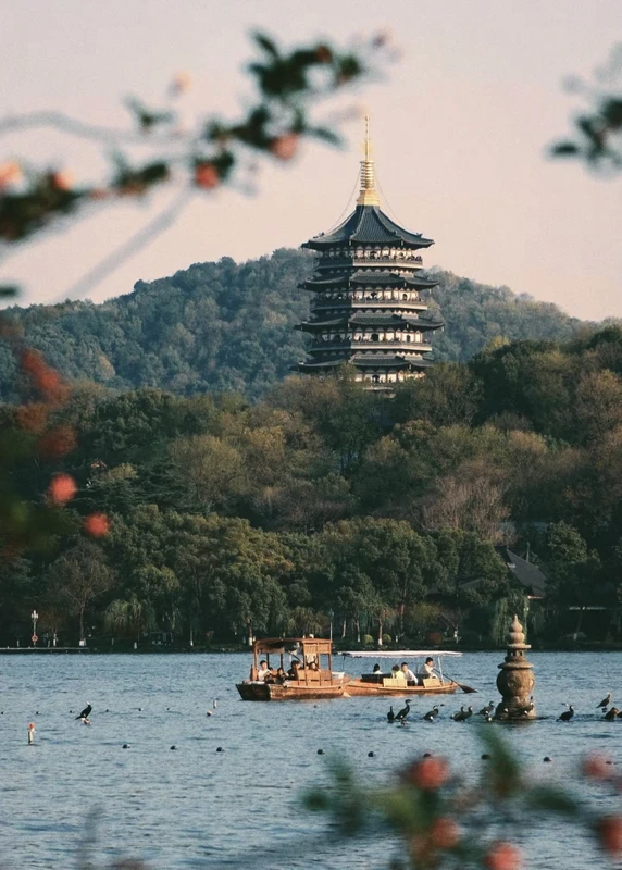 Фото - Экскурсия: "Изысканный Ханчжоу: озеро Сиху, шёлковая культура и художественный мастер-класс"