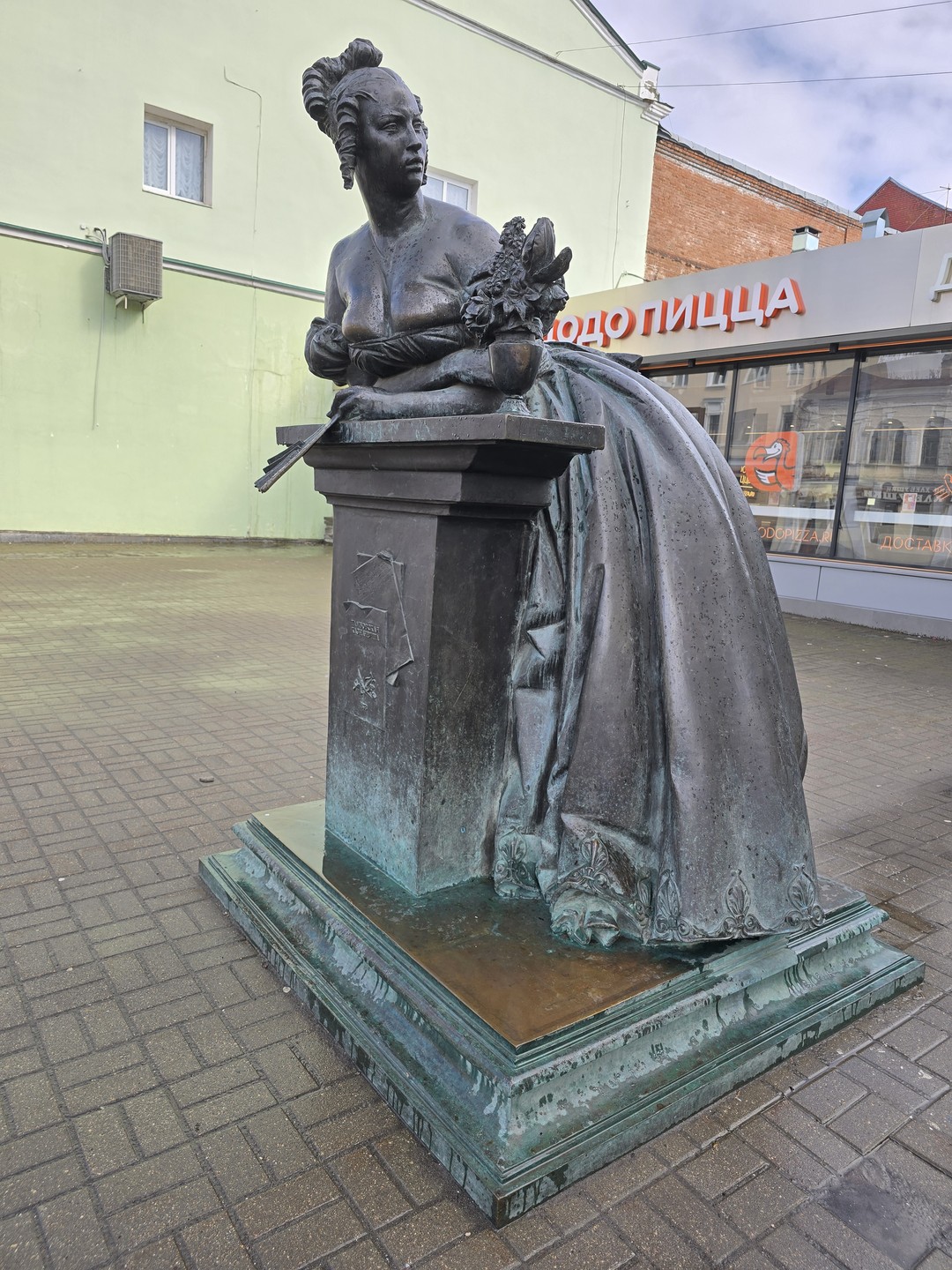 Олег прекрасный расказчик и внимательный экскурсовод. Экскурсия была индивидуальная, а погода плохая, и Олег предложил провести