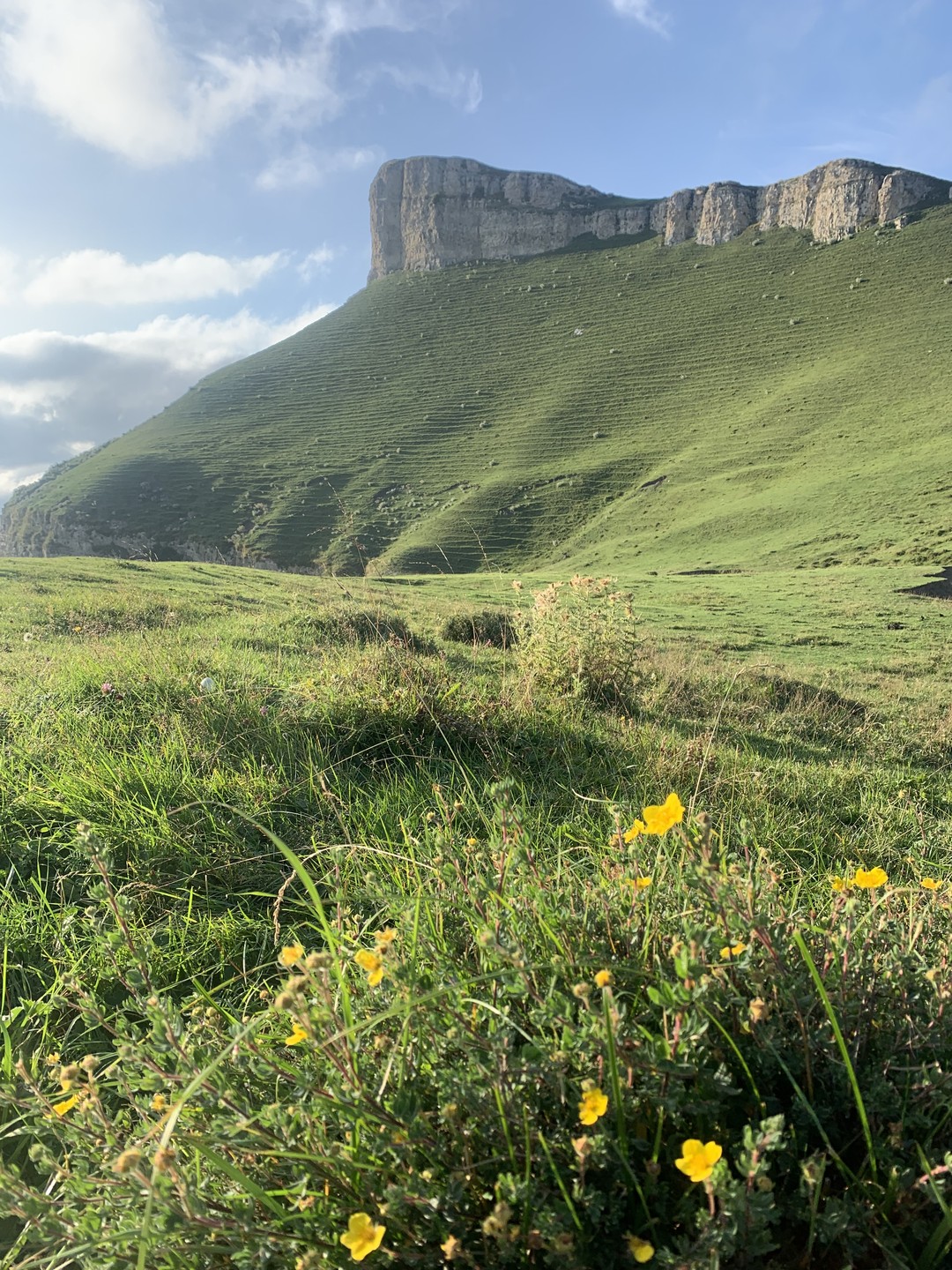 Огонь, самые потрясающие виды. Накормили перед подъемом в Гунибе,подают больше еды, чем нужно 😀ооочень вкусно. Берите