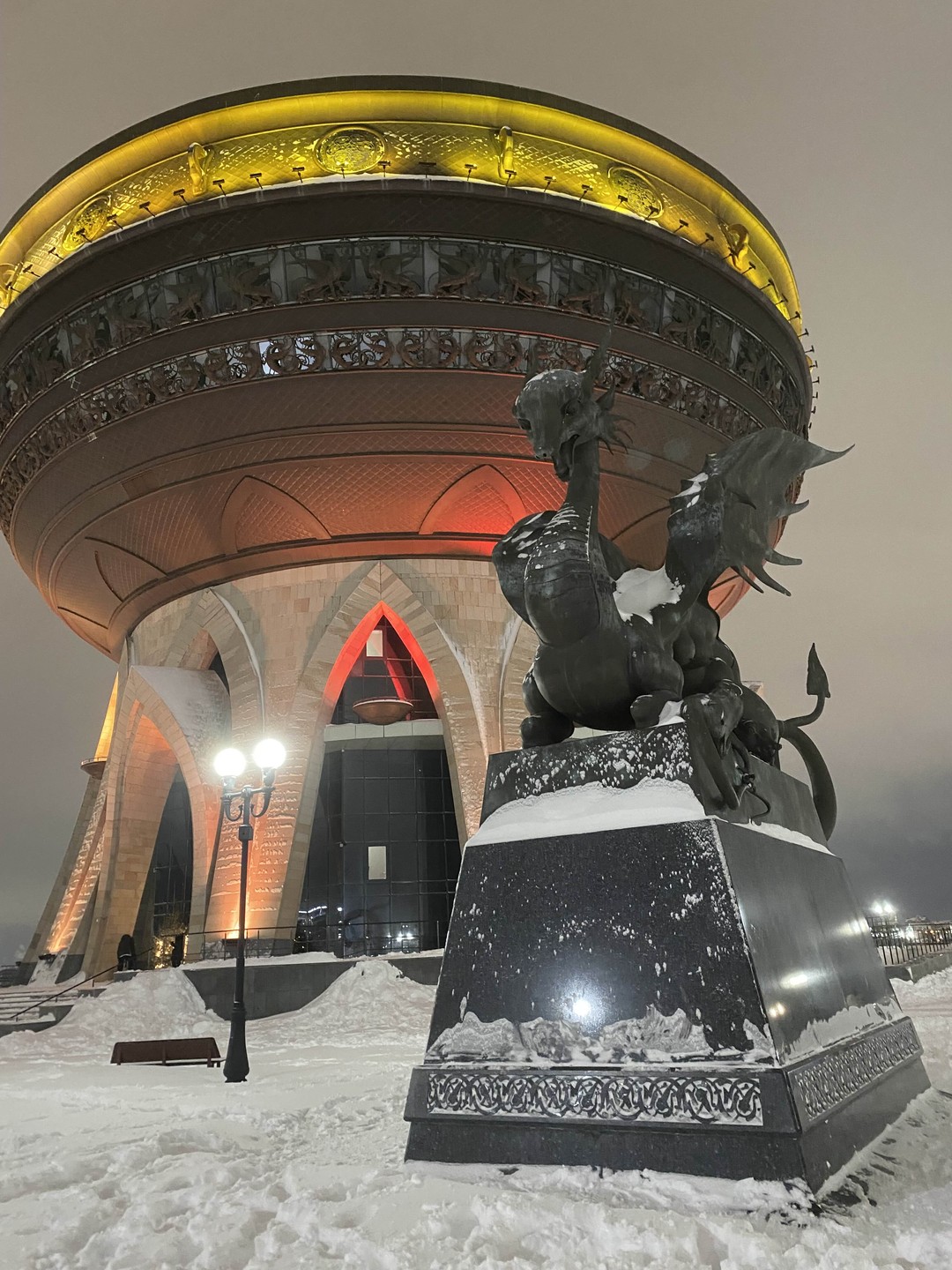 Очень понравилось, в первый день приезда сразу столько положительных впечатлений! Так ярко и красиво, сказочно украшен