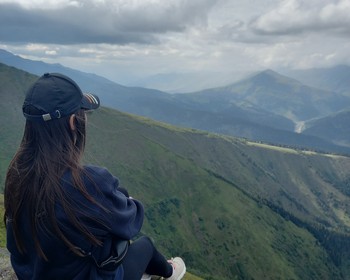 Горнолыжный курорт и панорамы вершин
