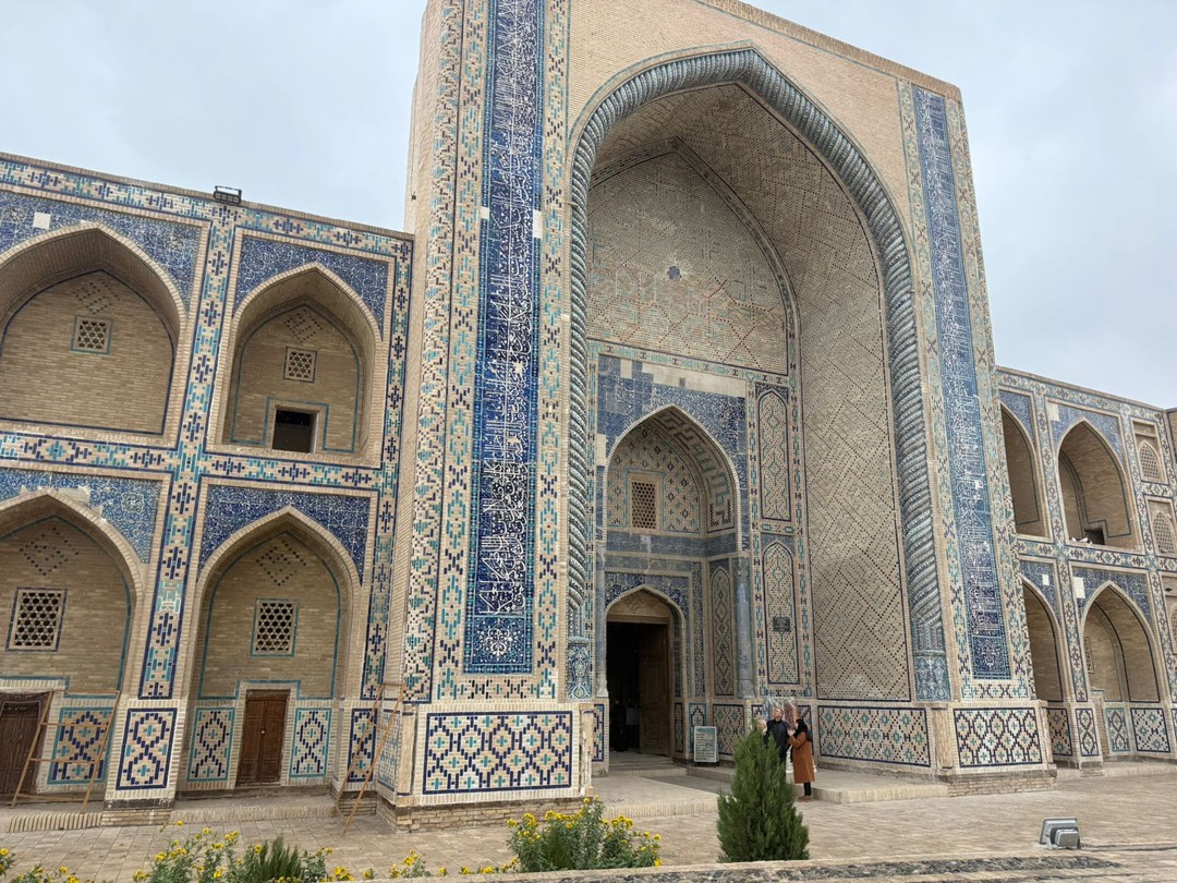 Акбар это очень уникальный человек!