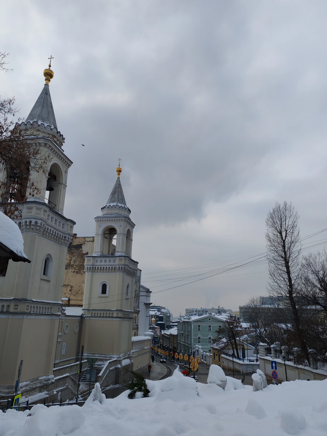 Замечательная познавательная экскурсия. Вера показала места в центре Москвы, о которых никогда не догадывалась. Неспешный темп,
