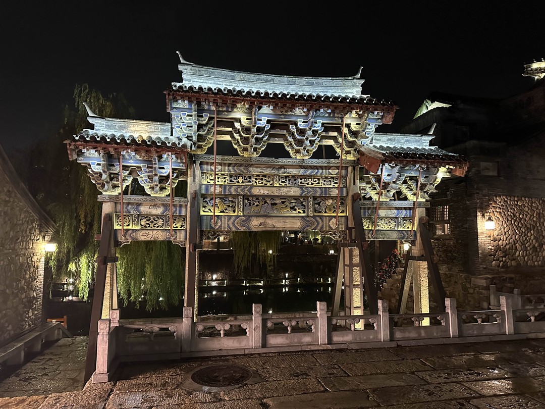 Посетили замечательную экскурсию в деревне Губэй и китайскую стену. Нашим гидом был Андрей, очень классный парень