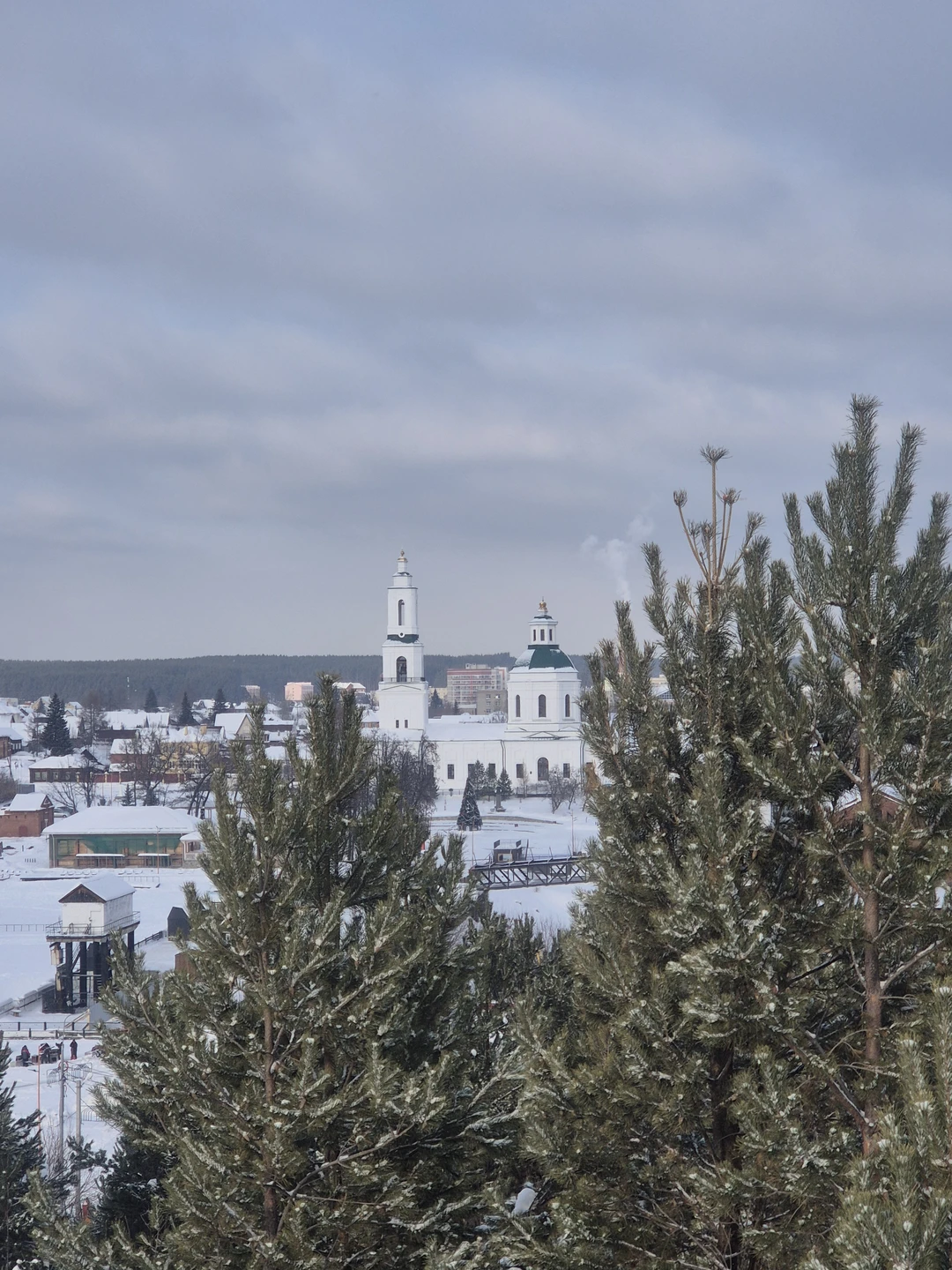 Локация Уральский Марс зимой из-за снега не так виден, поэтому мы поехали в Сысеть, посетили природный