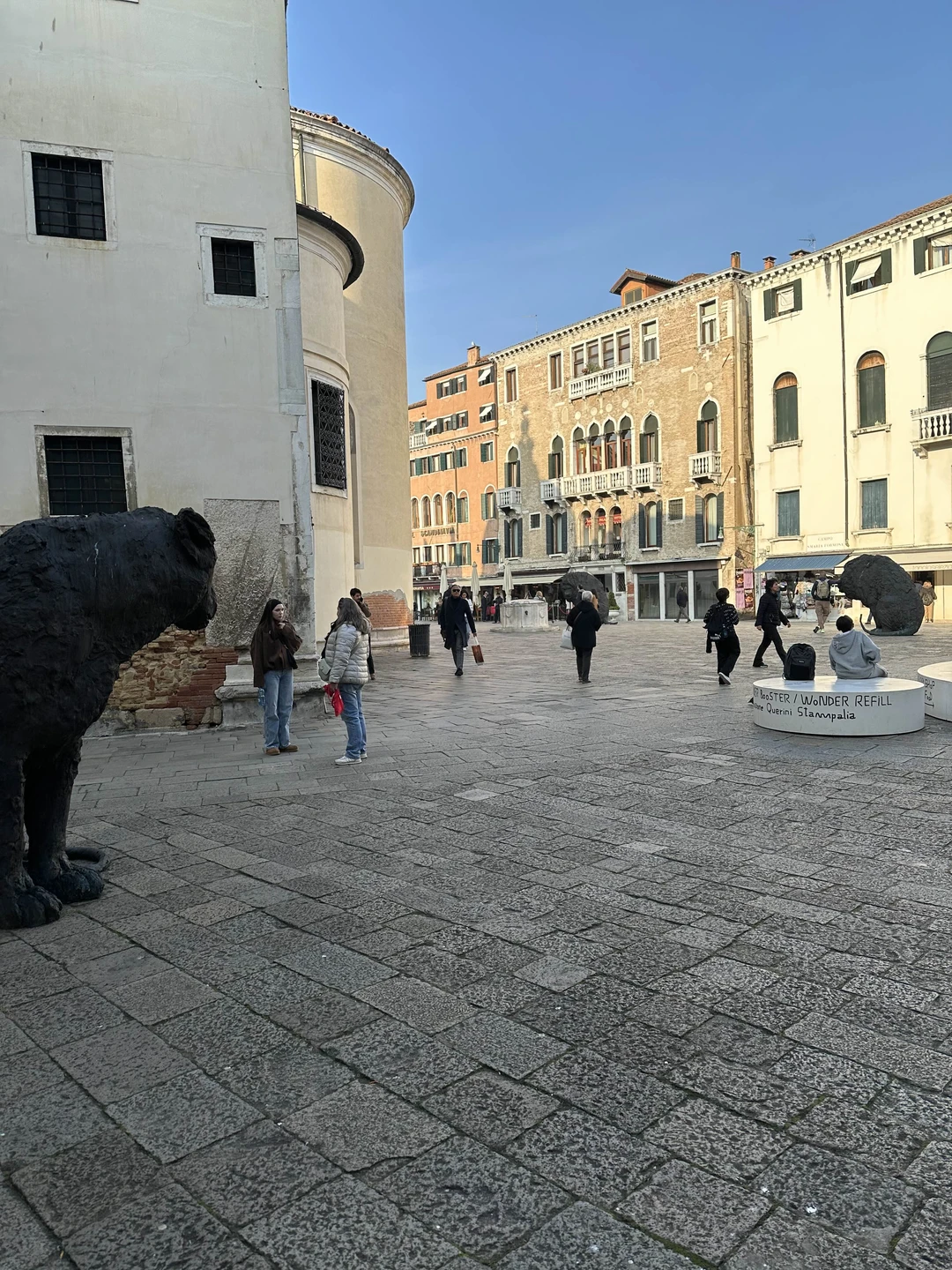 Алиса потрясающий проводник. Рекомендую всем гостям Венеции посетить столь увлекательную экскурсию. Очень интересно и после экскурсии