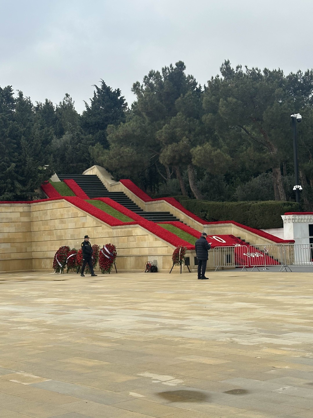 Отлично провели несколько часов, пребывая первый раз в Баку. Услышали рассказ из уст обычного жителя, который