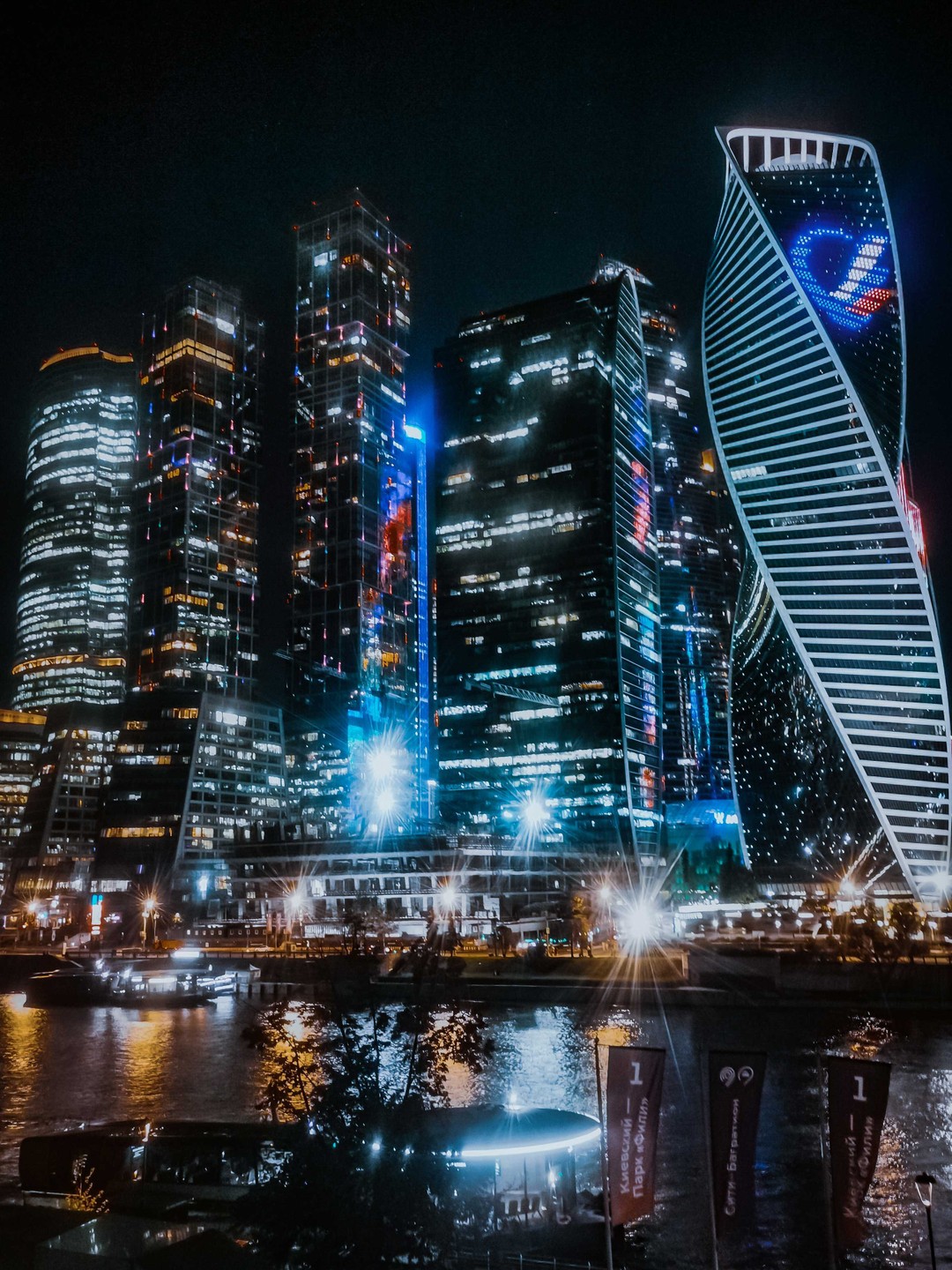 Первый раз каталась на мотоцикле, волновалась сначала, но ребята настолько следят за безопасностью, что страх быстро