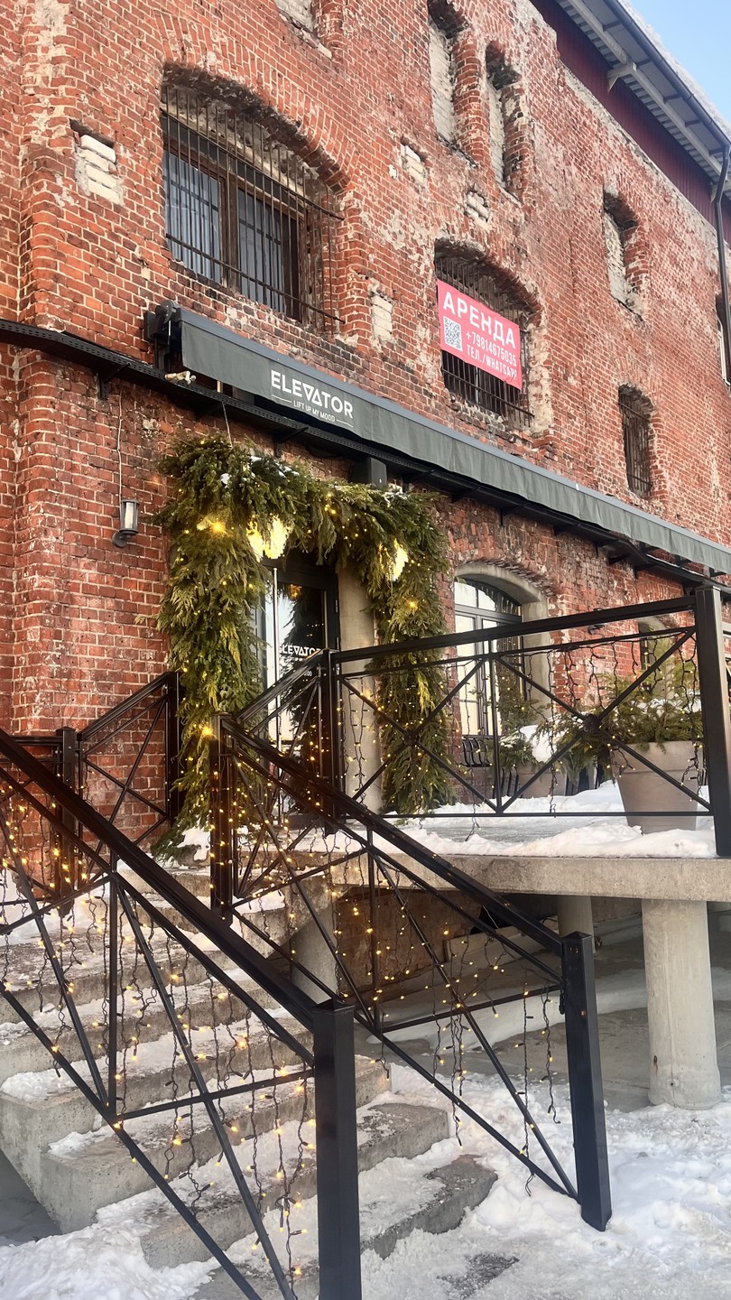 Путешествовали вчетвером с коллегами. К выбору гидов отнеслись с вниманием и особой ответственностью. Для ознакомления с