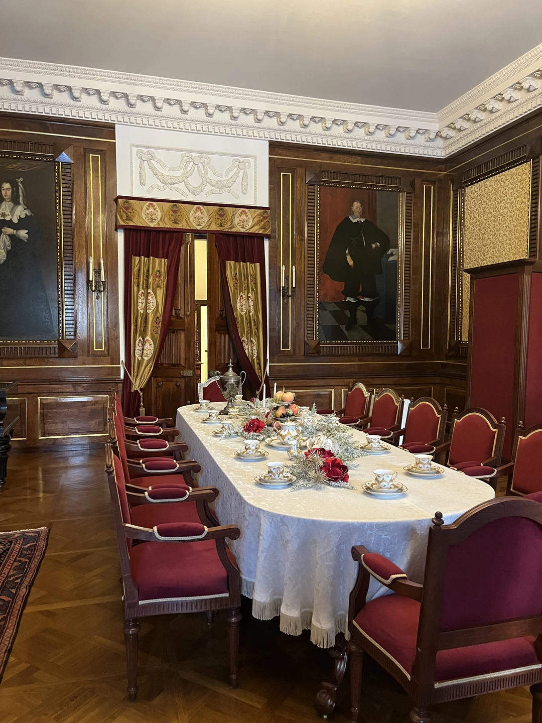 Самая лучшая экскурсия, от замков в восторге, гид Анатолий очень эрудированный и интересный рассказчик, Белоруссия впечатлила