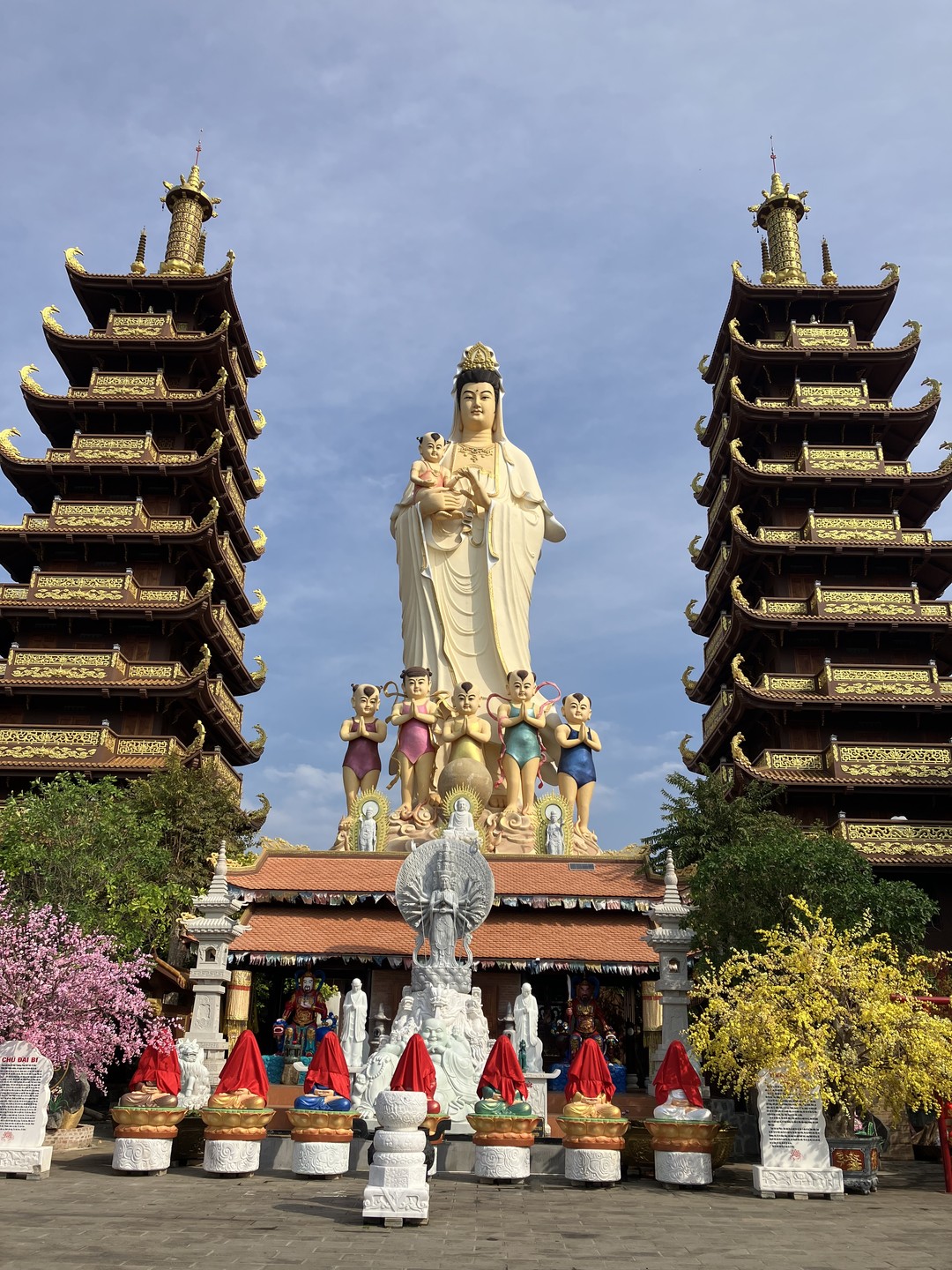 Приятное впечатление произвело и само посещаемое место (на горе Таку были впервые), и гид Александра. Понравилось