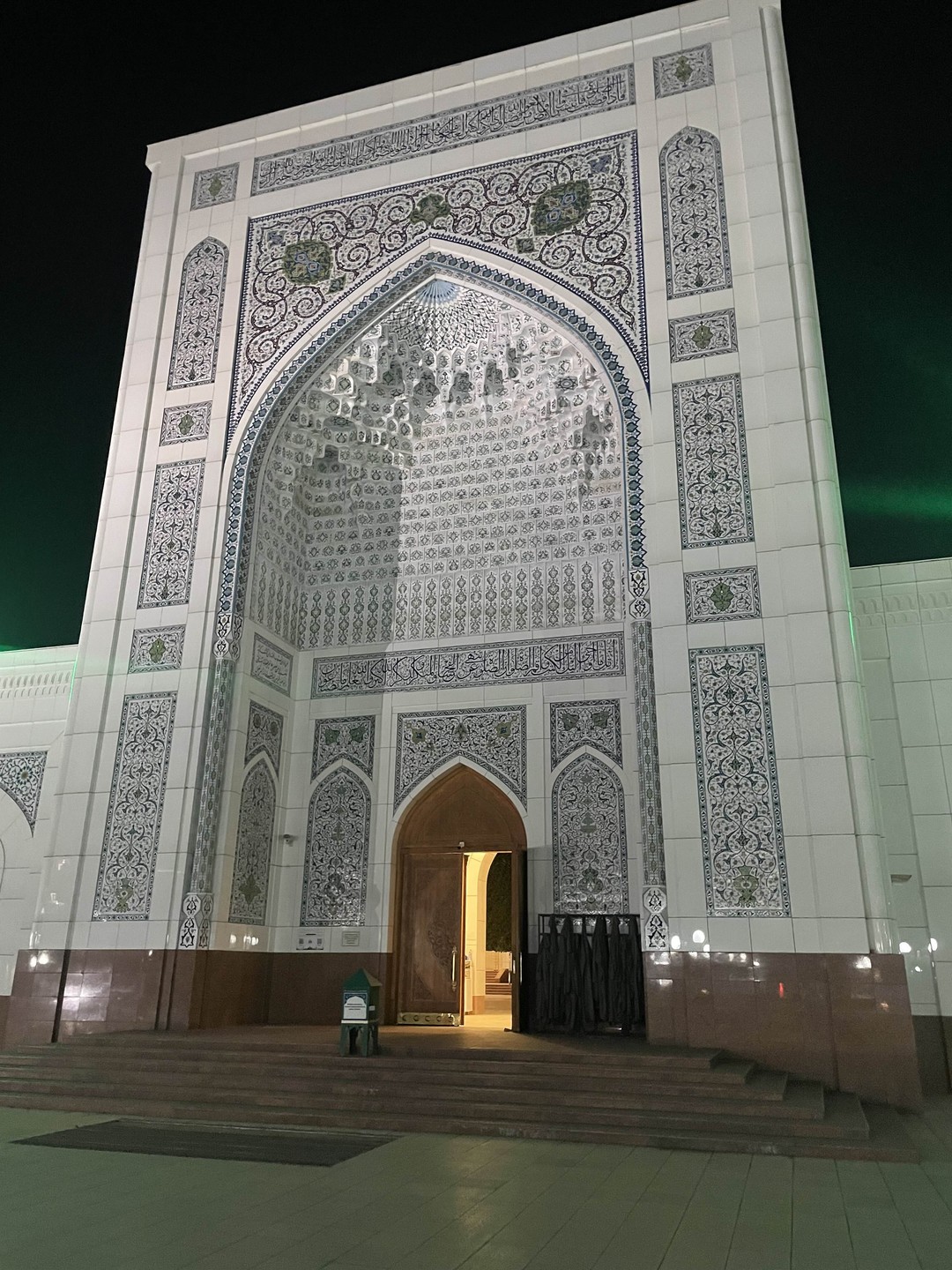 Прекрасно прогулялись с Евгением по вечернему Ташкенту