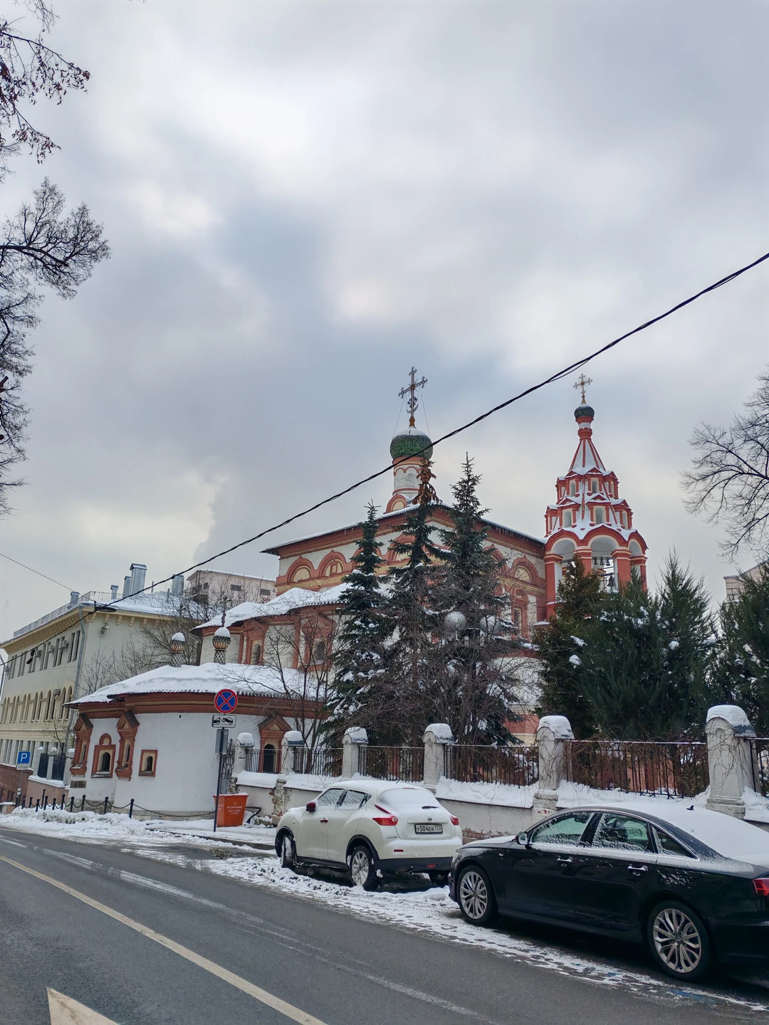 Замечательная познавательная экскурсия. Вера показала места в центре Москвы, о которых никогда не догадывалась. Неспешный темп,