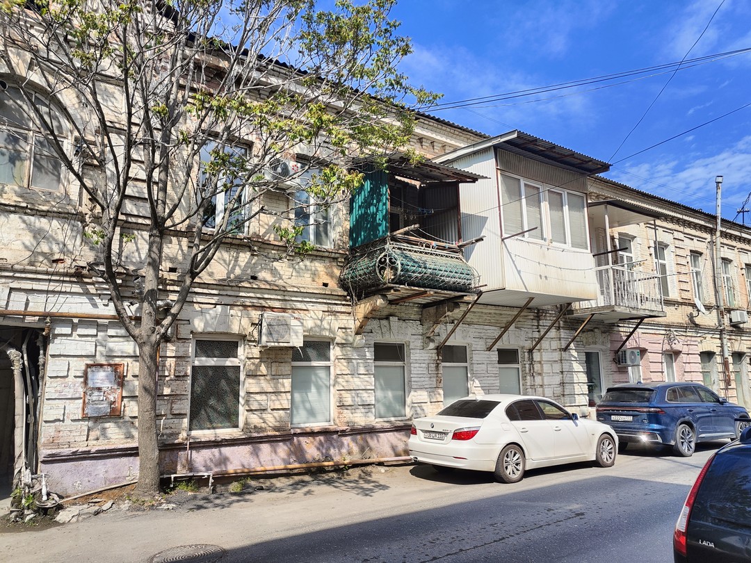 Это наша первая полностью пешая экскурсия. Жалеем только о том, что взяли ее лишь под конец нашей поездки, хотя сами остановились в Махачкале😅