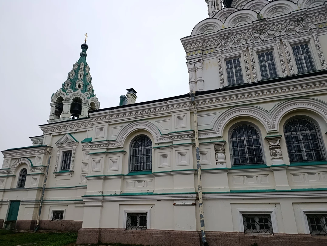 Выражаем огромную благодарность за проведение экскурсии. Безумно интересный маршрут, много нового узнали,прекрасные истории,прекрасный гид Елена,отличный водитель