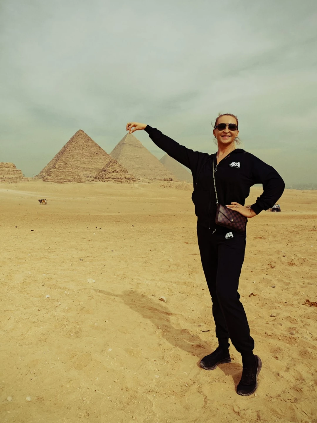 Это одна из лучших экскурсий в моей жизни. Самуил великолепно обрадован, очень корректный, интеллигентный. Знает очень