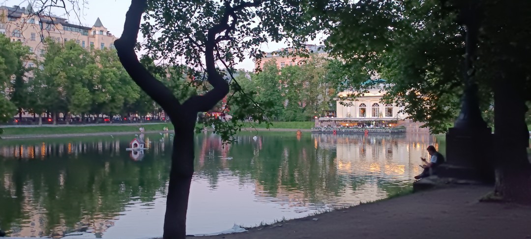 Вчера, 24.05.2025, прокатились от ВДНХ до Москва-сити и обратно. Прогулка заявлена на 2 часа, а вышла