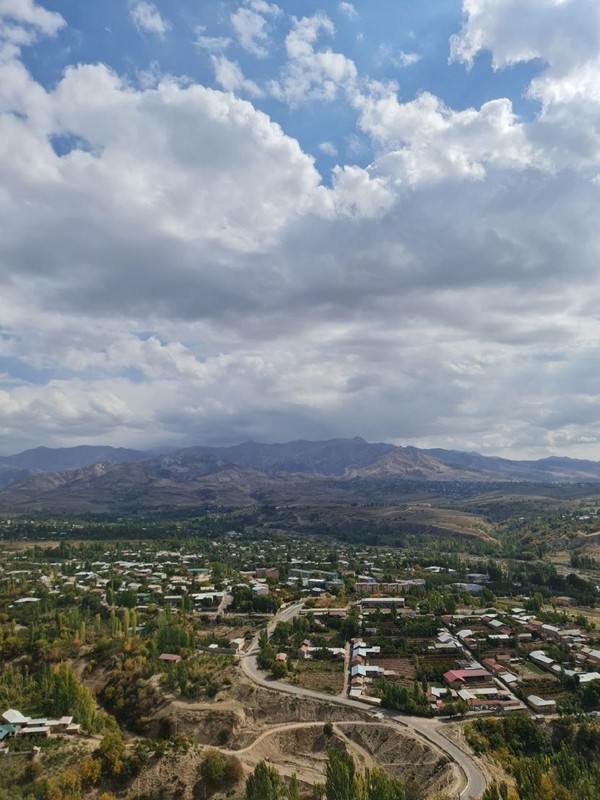 Институт Солнца, мечеть в посёлке Кумышкан и горный лес