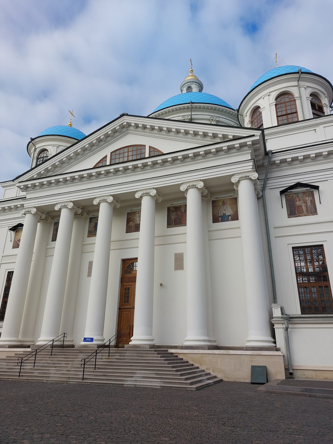 Были на экскурсии семьей, в Казани впервые. Алёна забрала нас с места проживания и отвезла обратно