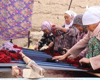 Выплавка металла, каньоны Джангакты и горы Сары-Тоо, мастер-класс по ковроткачеству