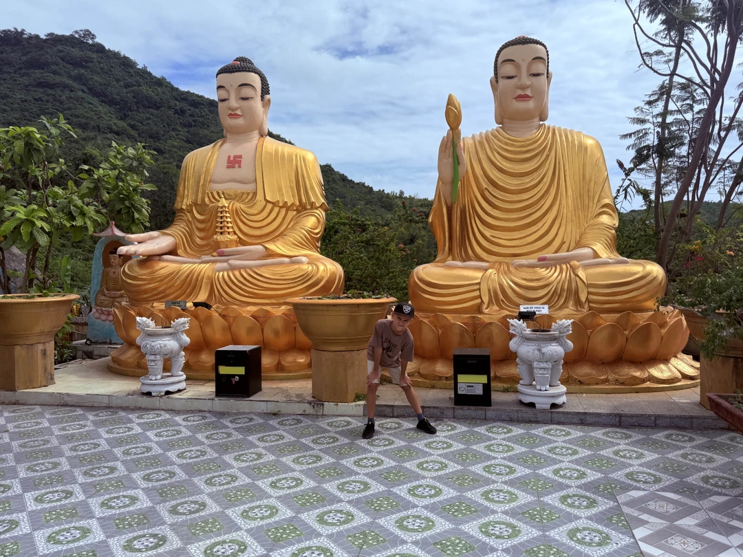 Огромное спасибо Дмитрию за познавательную и увлекательную экскурсию. Очень комфортная прогулка по городу, интересные беседы, красивые места