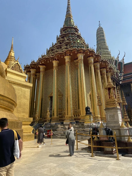 все прошло отлично! нас даже забрали из отеля)) мы посетили три храма как было и описано