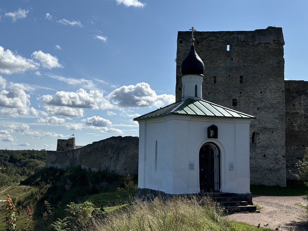 Древняя Русь без тоски: Изборск (Анна)