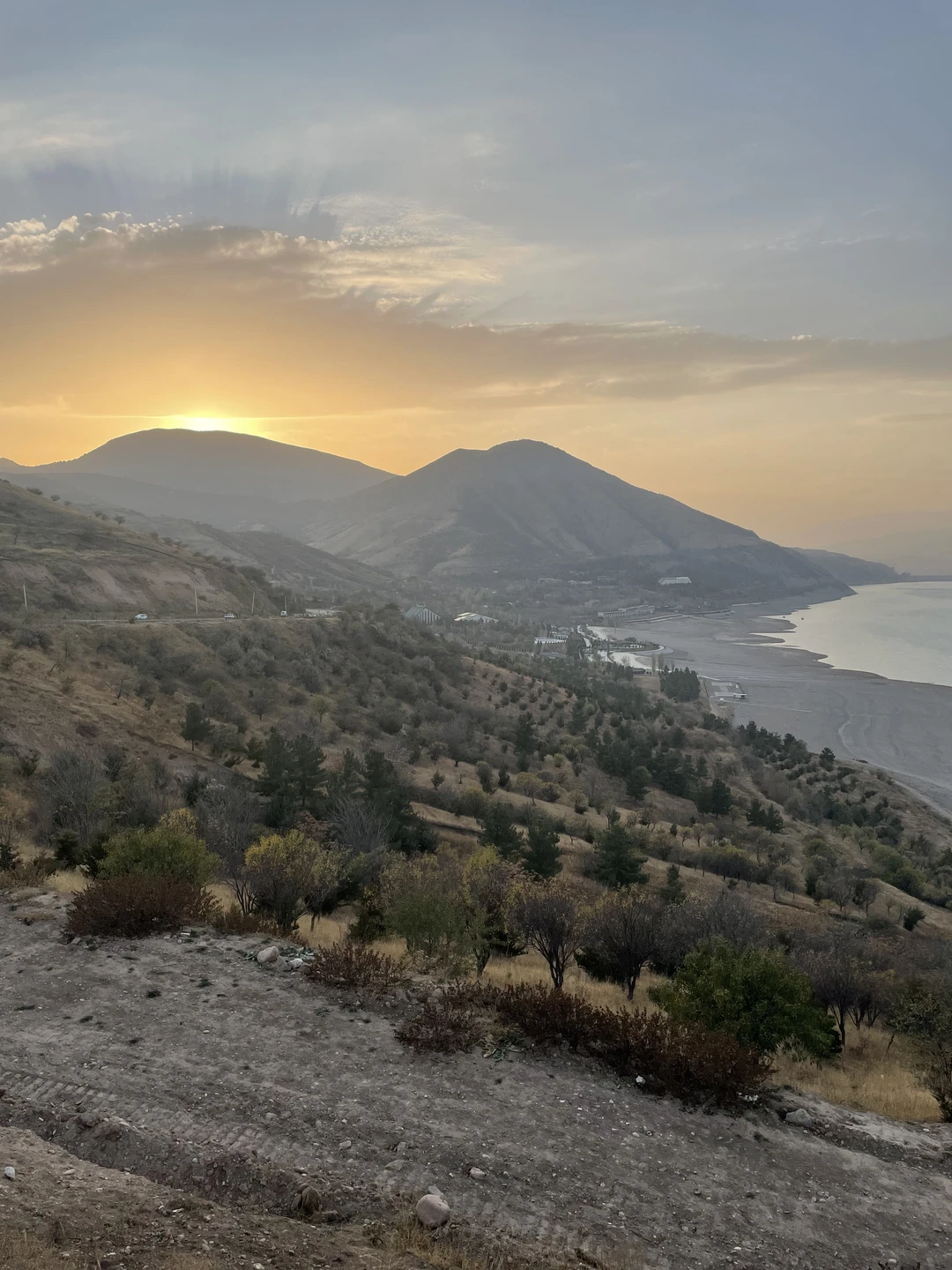 Провели вместе с гидом Сарваром целый день в горах, чувствовали себя максимально комфортно и непринужденно. День