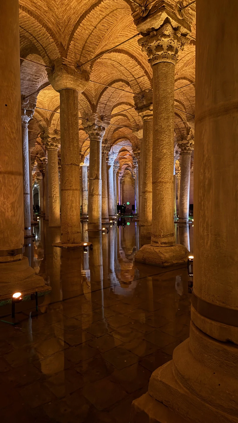 Потрясающий гид Ислам рассказывал невероятно интересно и красочно и про историю и про интересные факты! Экскурсия