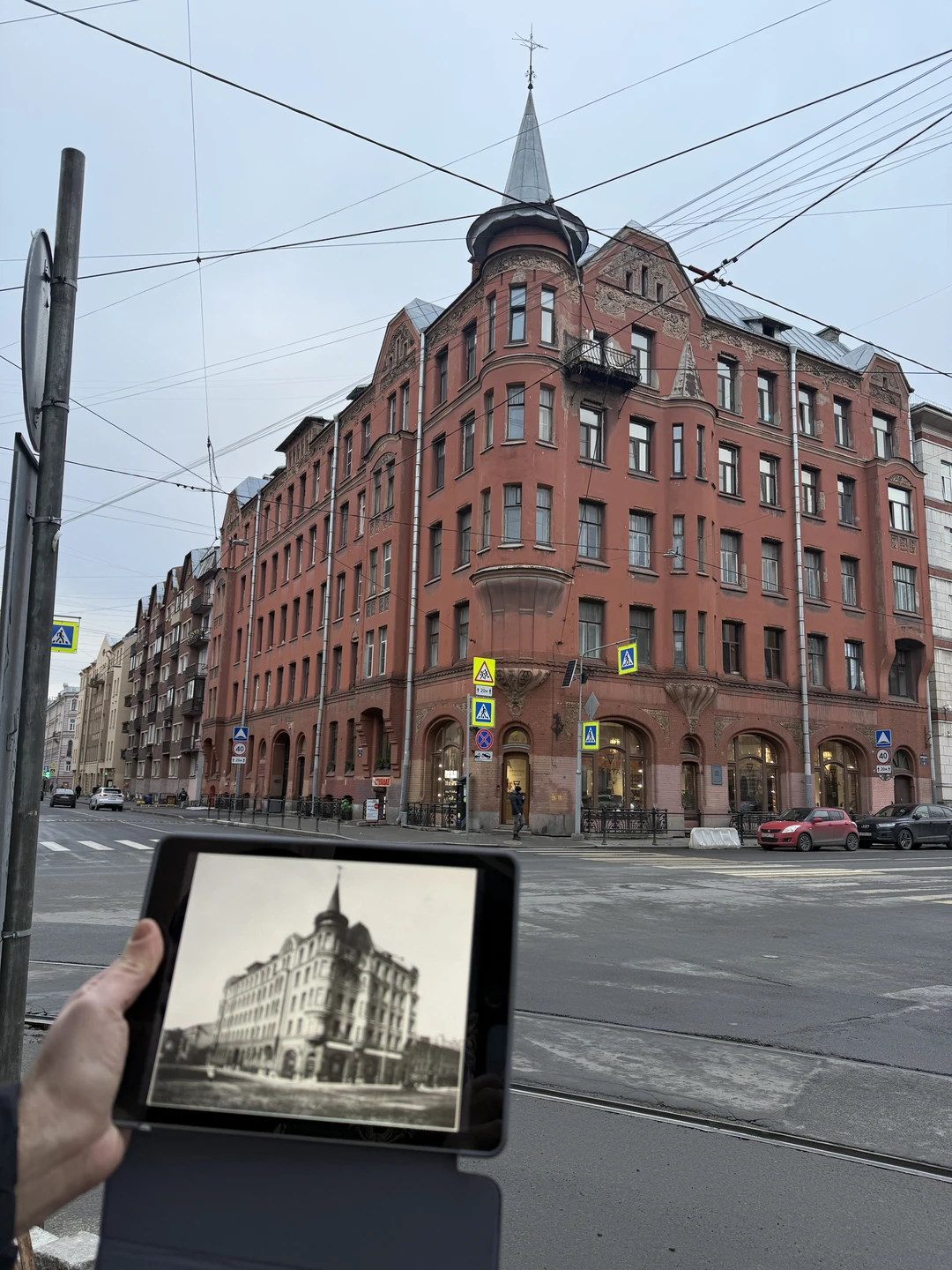 Отличная экскурсия! Здорово, что мы заходили в парадные: зимой помимо дополнительного интереса это еще и способ