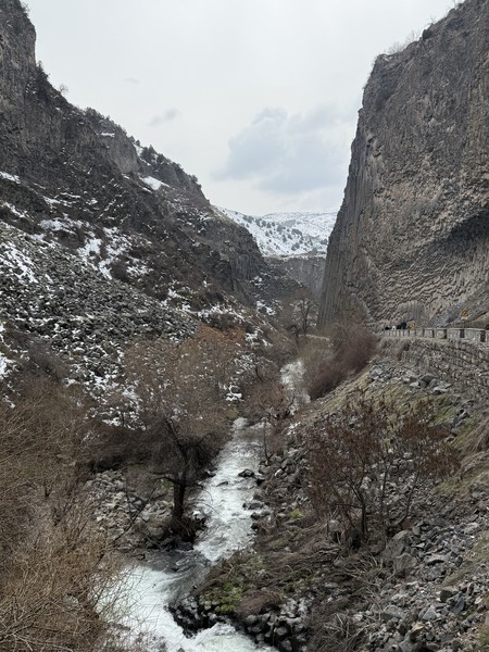 Поездка превзошла ожидания! Невероятно красивые и интересные места и идеально спланированный маршрут. Монастырь очень впечатлил, такого
