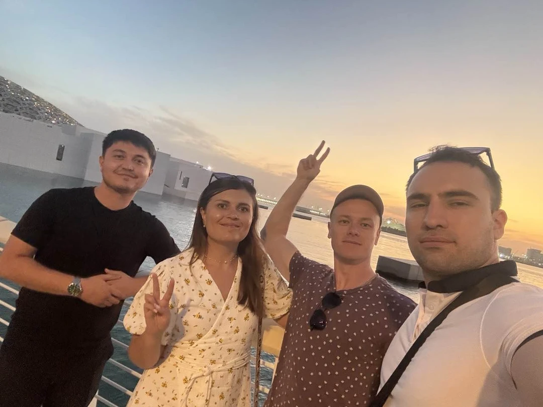 Посетили экскурсию по Абу даби от организатора Пулата, для нас провёл экскурсию его коллега Замон. Увидели