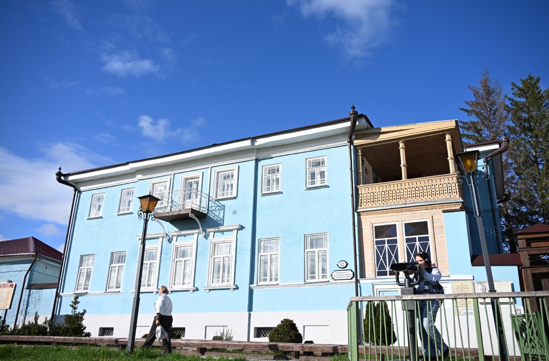 Поездка в Елабугу понравилась. Сопровождающая группы Венера интересно рассказывала во время пути в город. По прибытии
