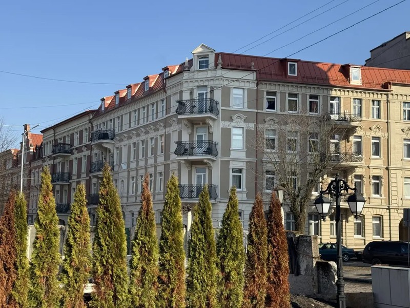 Сергей -харизматичный, энергичный гид с широким кругозором, с которым можно пообщаться на любые темы. Манера подачи