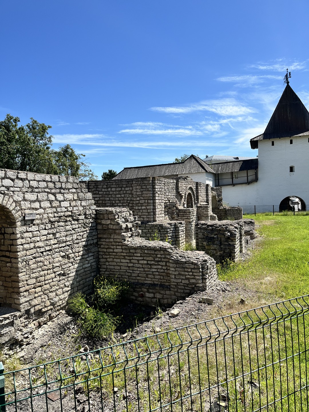 Спасибо экскурсоводу Ларисе за прекрасное настроение после экскурсии. Интеллигентная, приятная, милая и добрая женщина. Без спешки