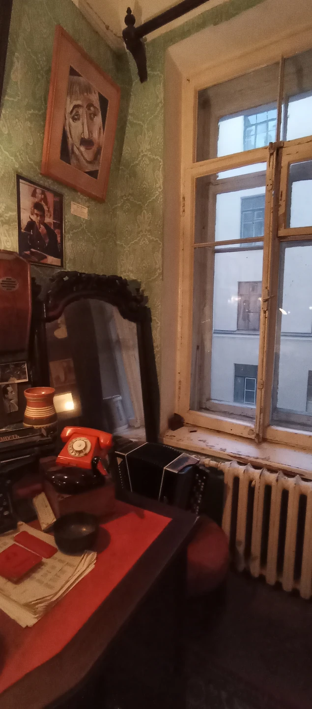 С большим интересом слушали истории и факты о городе, предметах быта, биографии писателя Довлатова и многое