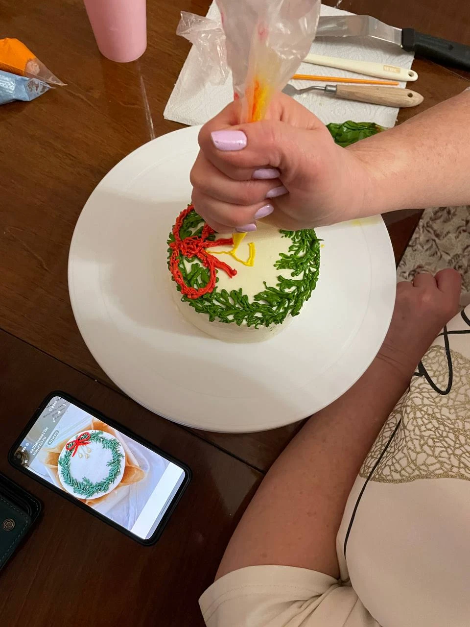 Мастер класс отличный! Машенька - душевный позитивный человек, увлеченная своим делом. Под ее чутким руководством мы