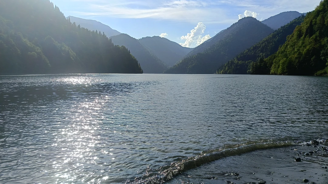 Здравствуйте. Прекрасная организация и Менеджера при покупке и на встречающей стороне гид на джипе: в Абхазии-