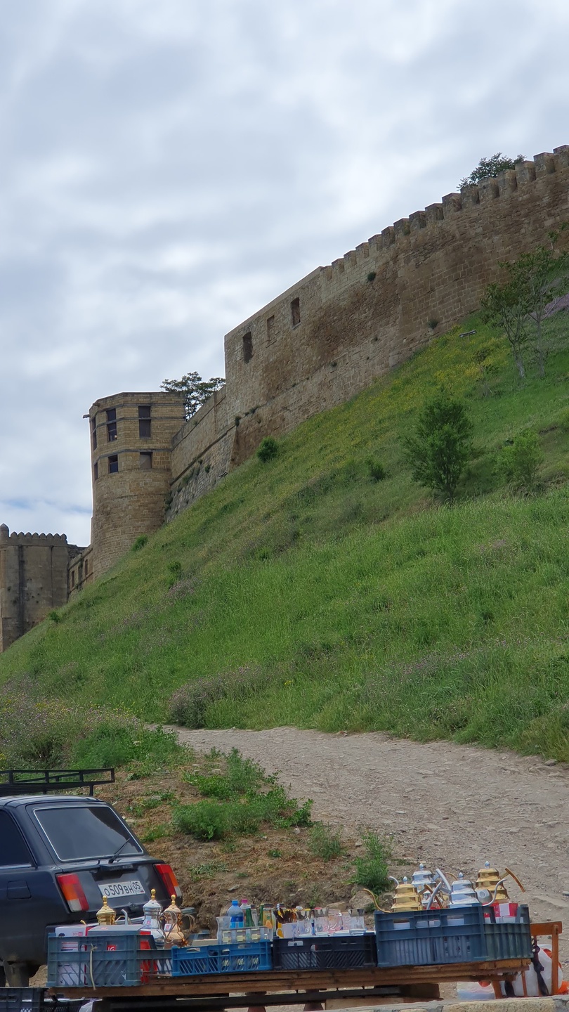 Спасибо огромное гиду Шамилю за чудесную экскурсию. Сразу видно что человек увлечен своей работой. Вместо трех