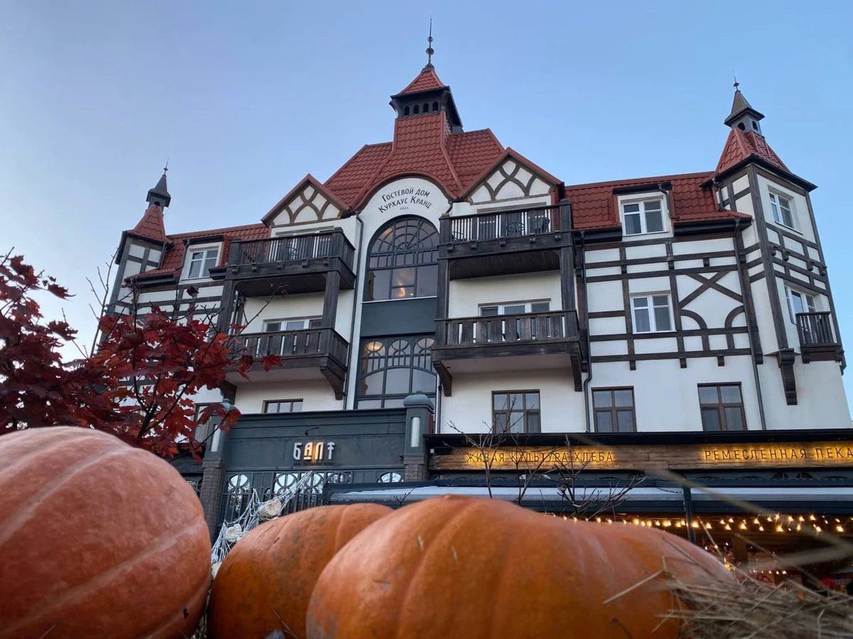 Виллы, форт, коса, курорт... и замок!