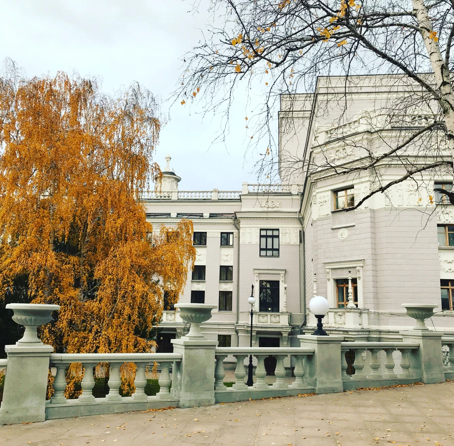 По Екатеринбургу — с французским акцентом, десертом и обедом (всё включено)